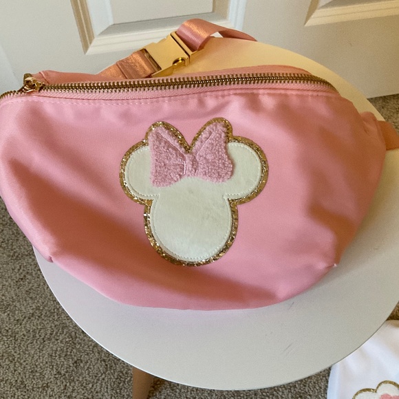 Disney Fanny Pack with Sewn on Minnie Patch - Picture 1 of 4
